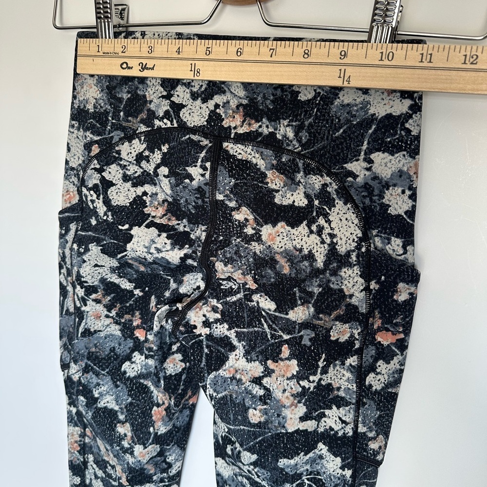 Lululemon Athletica Abstract Print Leggings - Picture 4 of 8